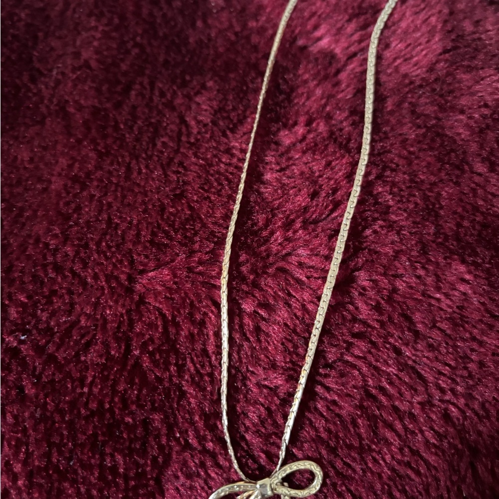 Avon Gold Bow Pendant Necklace - Picture 2 of 2